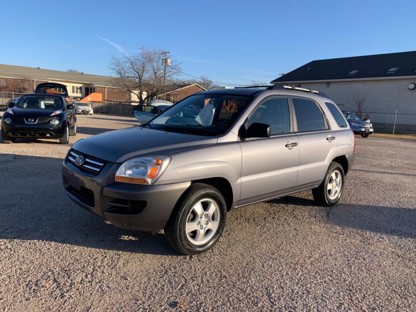 2008 Kia Sportage LX I4 2WD (KNDJF724X87) with an 2.0L L4 DOHC 16V engine, AUTOMATIC transmission, located at 1830 North Belt Line Road, Irving, TX, 75061, (469) 524-0199, 32.834373, -96.993584 - Photo#4